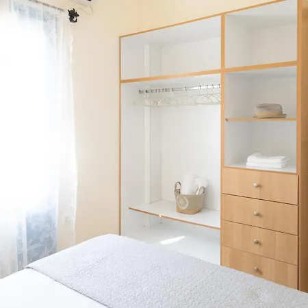 Divina Private Traditional House * Kamári